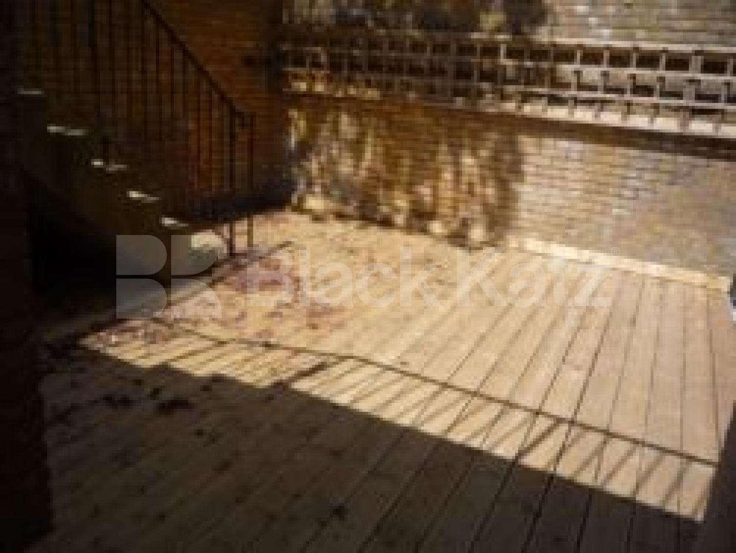 			LET!, 3 Bedroom, 1 bath, 1 reception Flat			 Womesley Road, CROUCH END